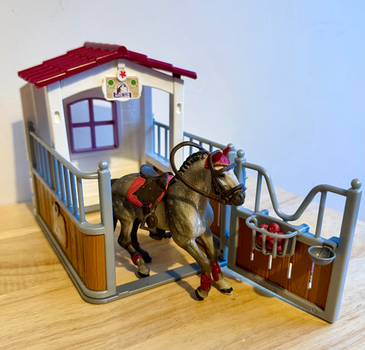 ✨Re-Loved Rockstar Trakehner Mare & Stable set–✨